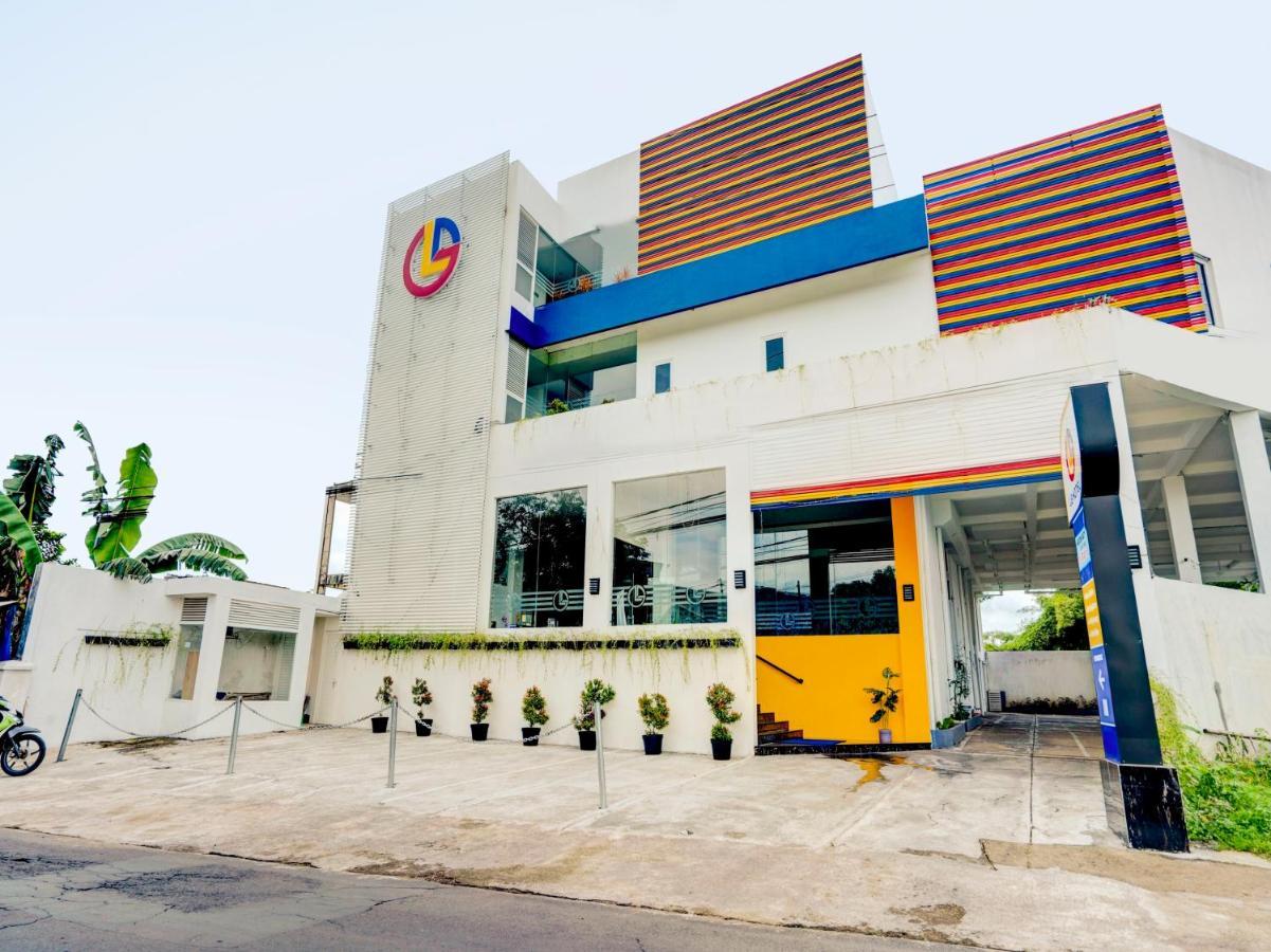 Lg Hotel Jember Ngoại thất bức ảnh