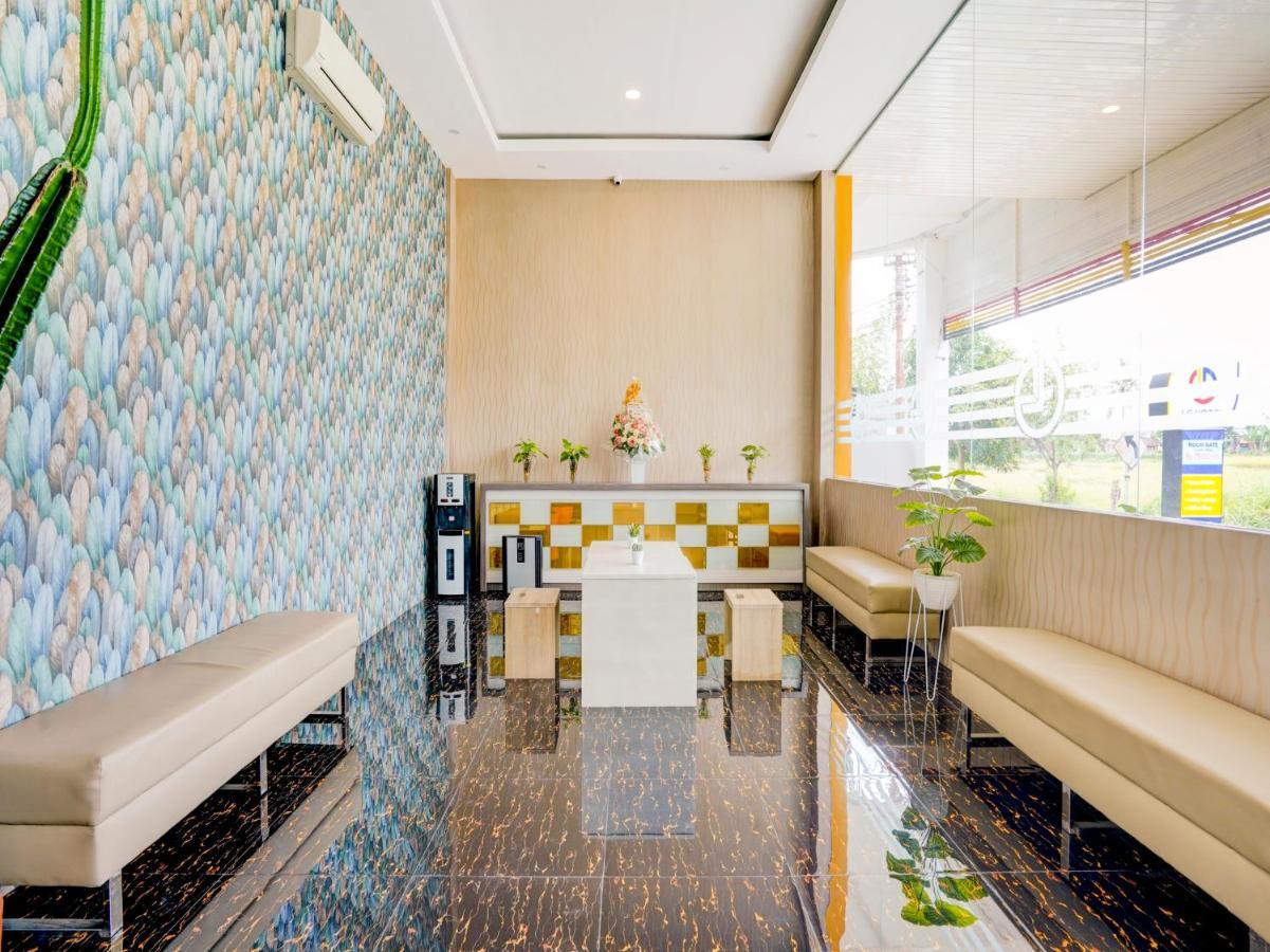 Lg Hotel Jember Ngoại thất bức ảnh