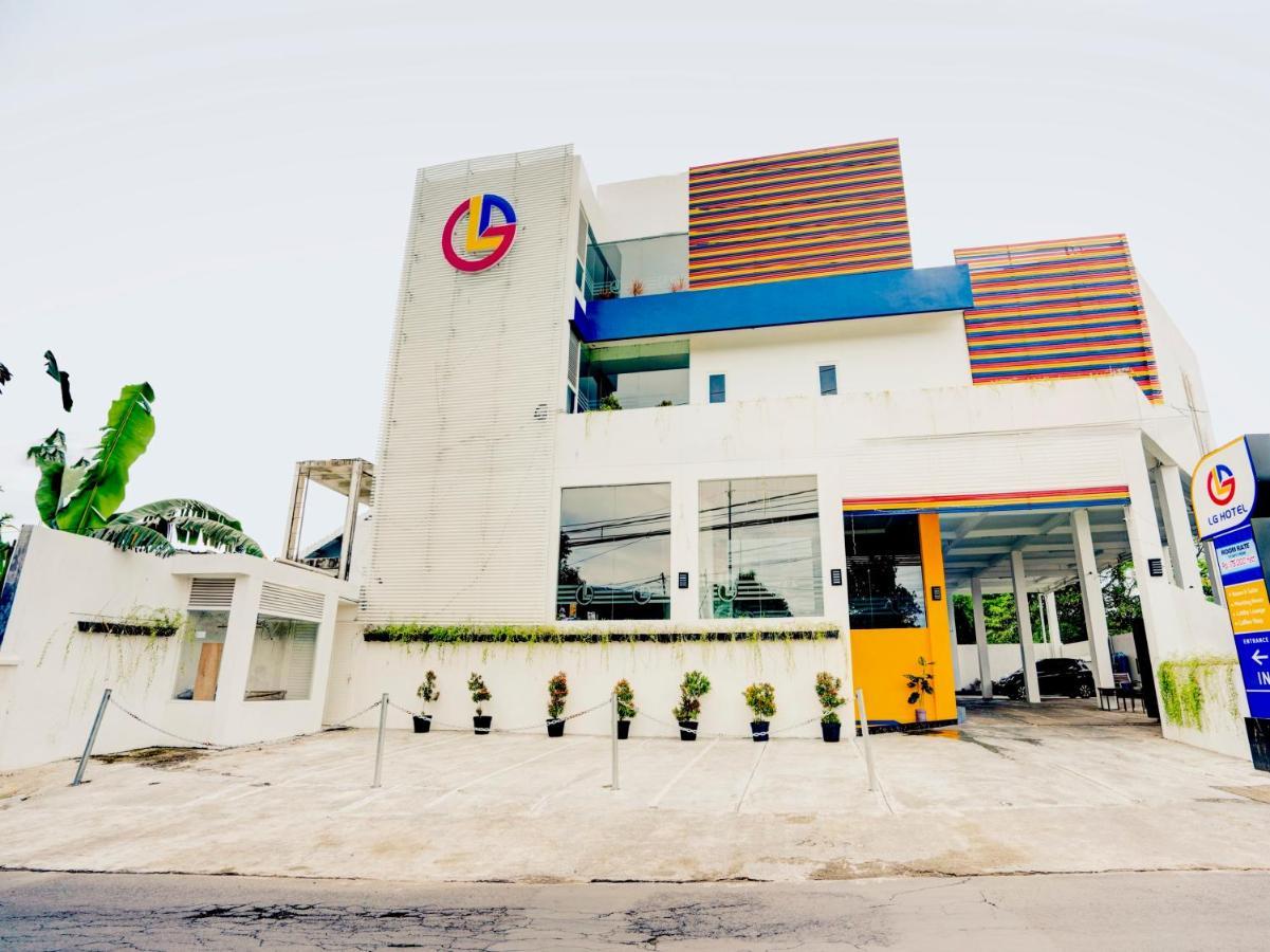 Lg Hotel Jember Ngoại thất bức ảnh