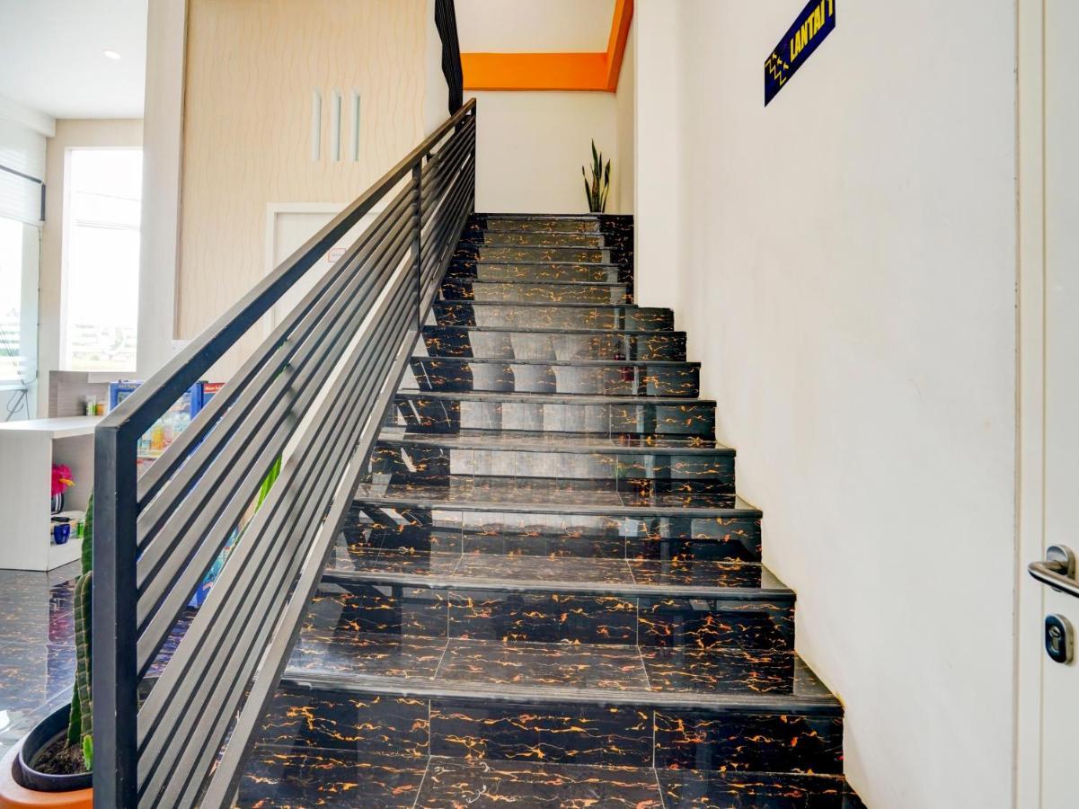 Lg Hotel Jember Ngoại thất bức ảnh