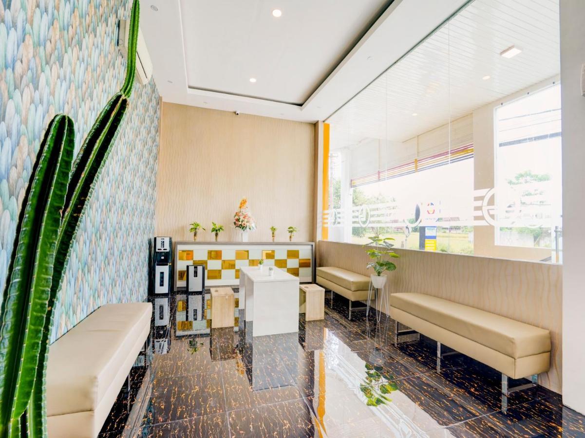 Lg Hotel Jember Ngoại thất bức ảnh