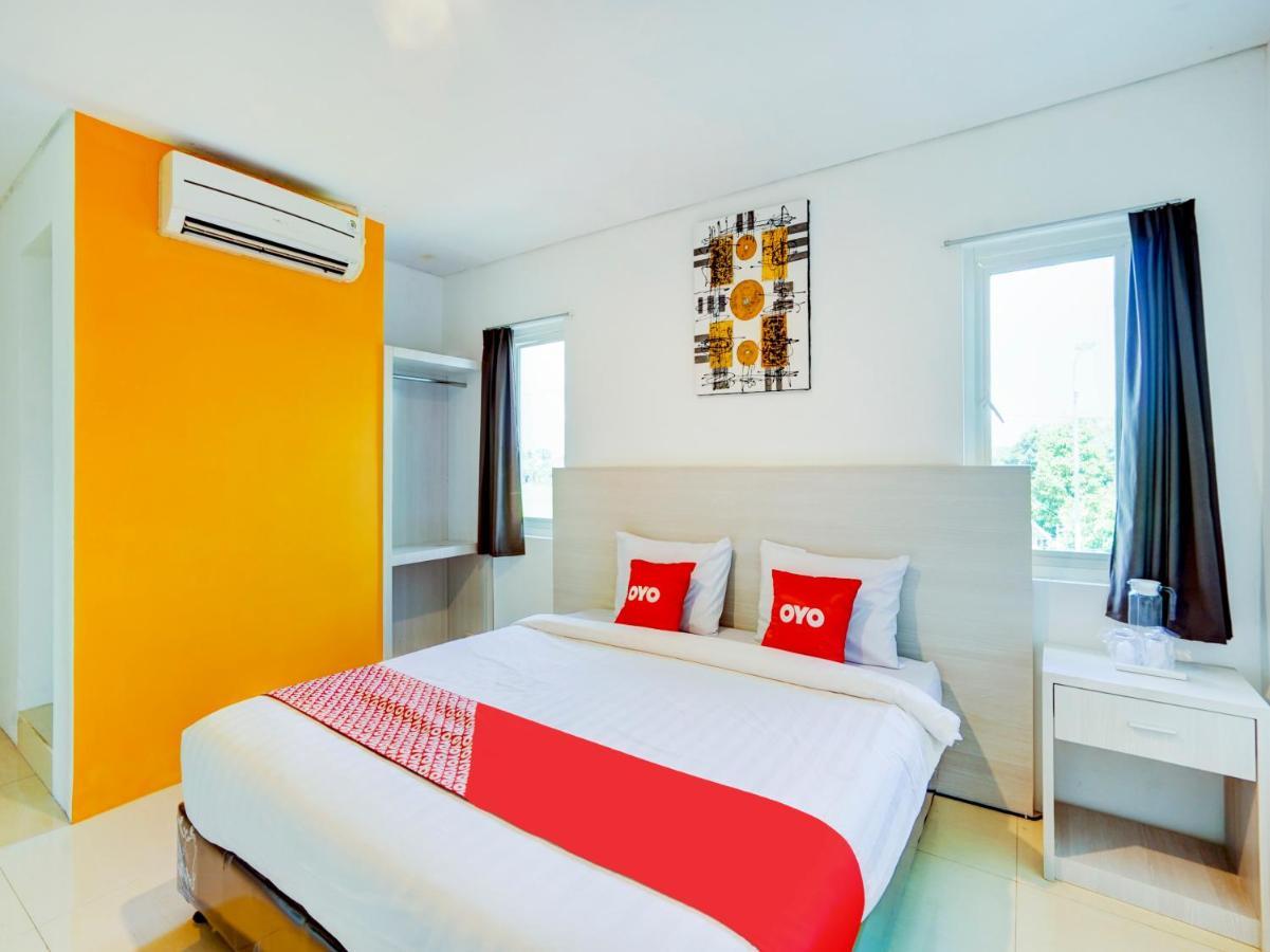 Lg Hotel Jember Ngoại thất bức ảnh