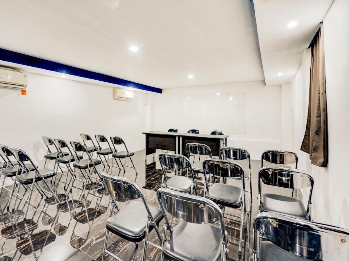 Lg Hotel Jember Ngoại thất bức ảnh