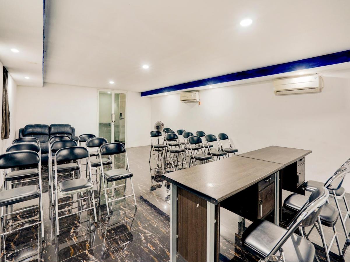 Lg Hotel Jember Ngoại thất bức ảnh