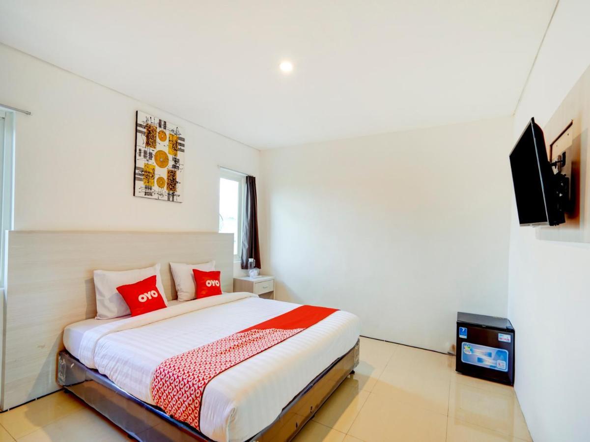 Lg Hotel Jember Ngoại thất bức ảnh