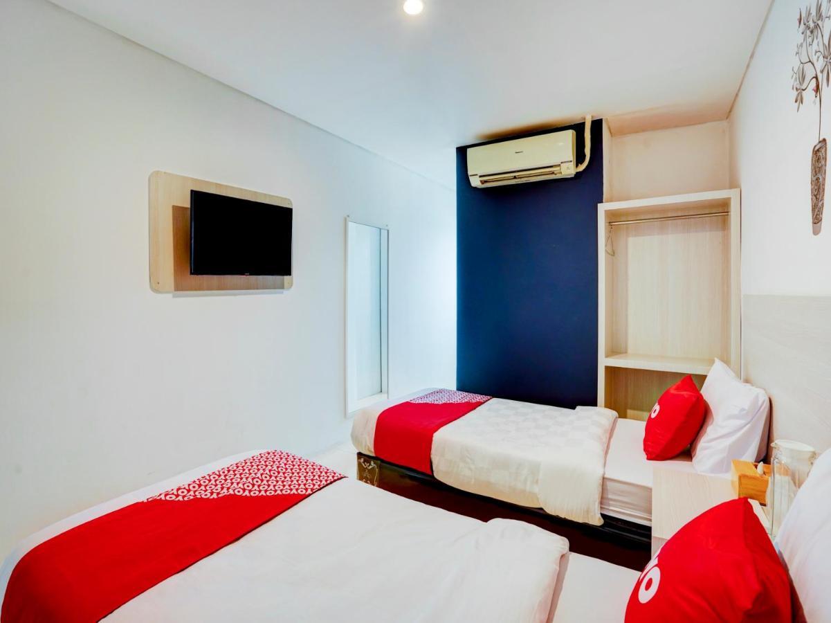 Lg Hotel Jember Ngoại thất bức ảnh